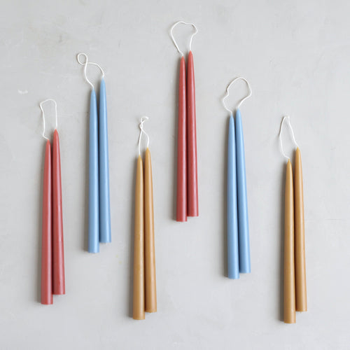 Our Plume Dipped Taper Set combines our three favorite seasonal hues into the perfect bundle. Display the colors together or separately.   Set includes: one pair of heron, clay and miel 12" dipped taper candles. 