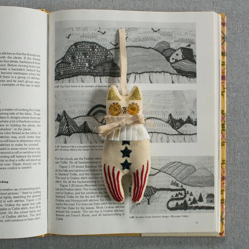 Cat Hand Embroidered Ornament_Wall Hanging_Skippy Cotton