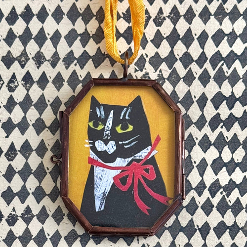 Handmade_Art_Locket_Ornaments_Tuxedo Kitty