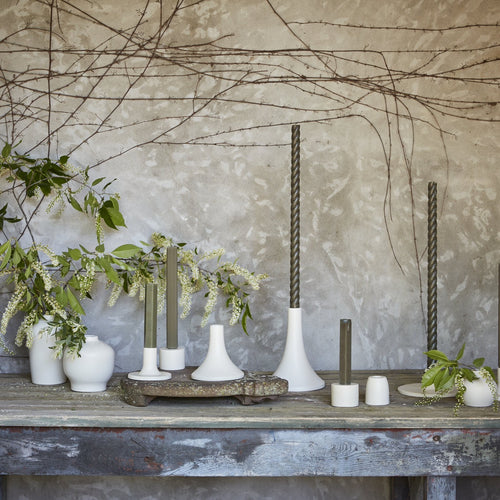 A sweet moment for any table, mantle, or shelf, the blossom vase’s organic and clean shape is both functional and beautiful. On their own or filled with delicate blooms, they pair perfectly with our ceramics collection.